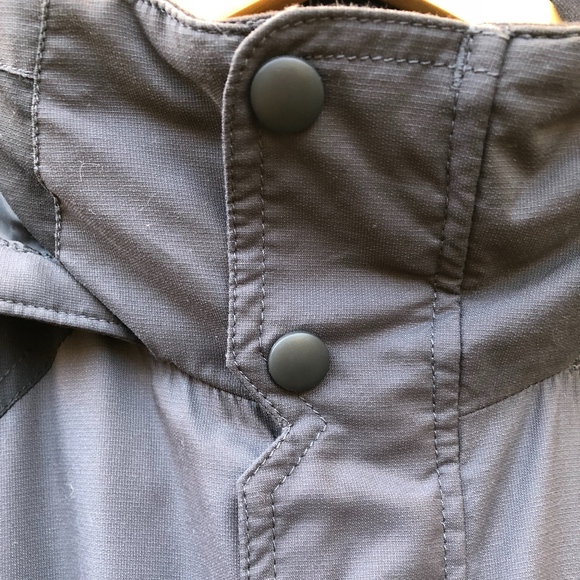 LL Bean Men's Parka Thinsulated Ultra-warm Coat - Picture 6 of 10